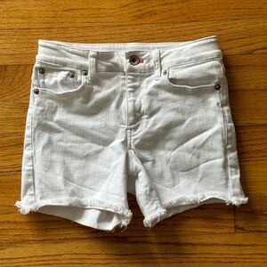 Vineyard Vine’s Girls shorts 
Size-8